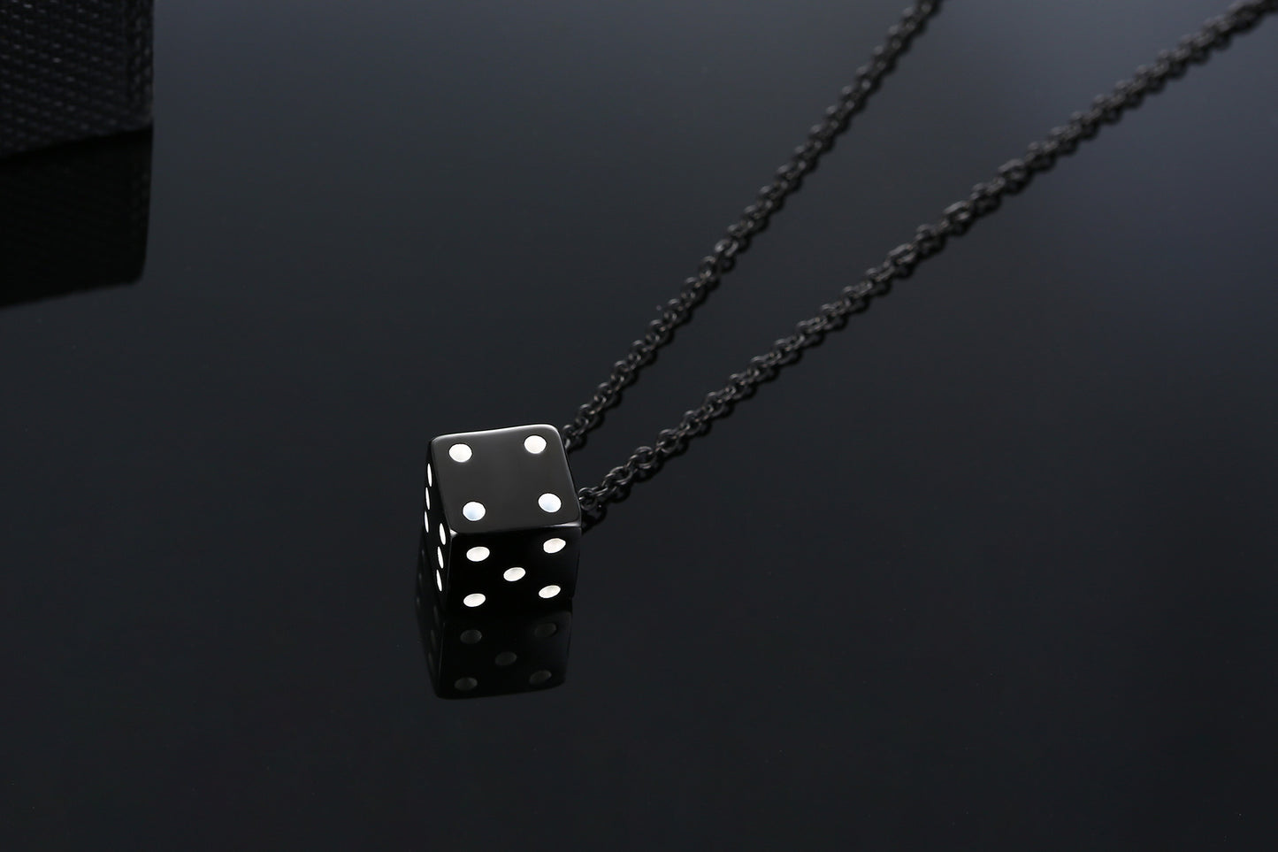 simple style dice stainless steel plating pendant necklace