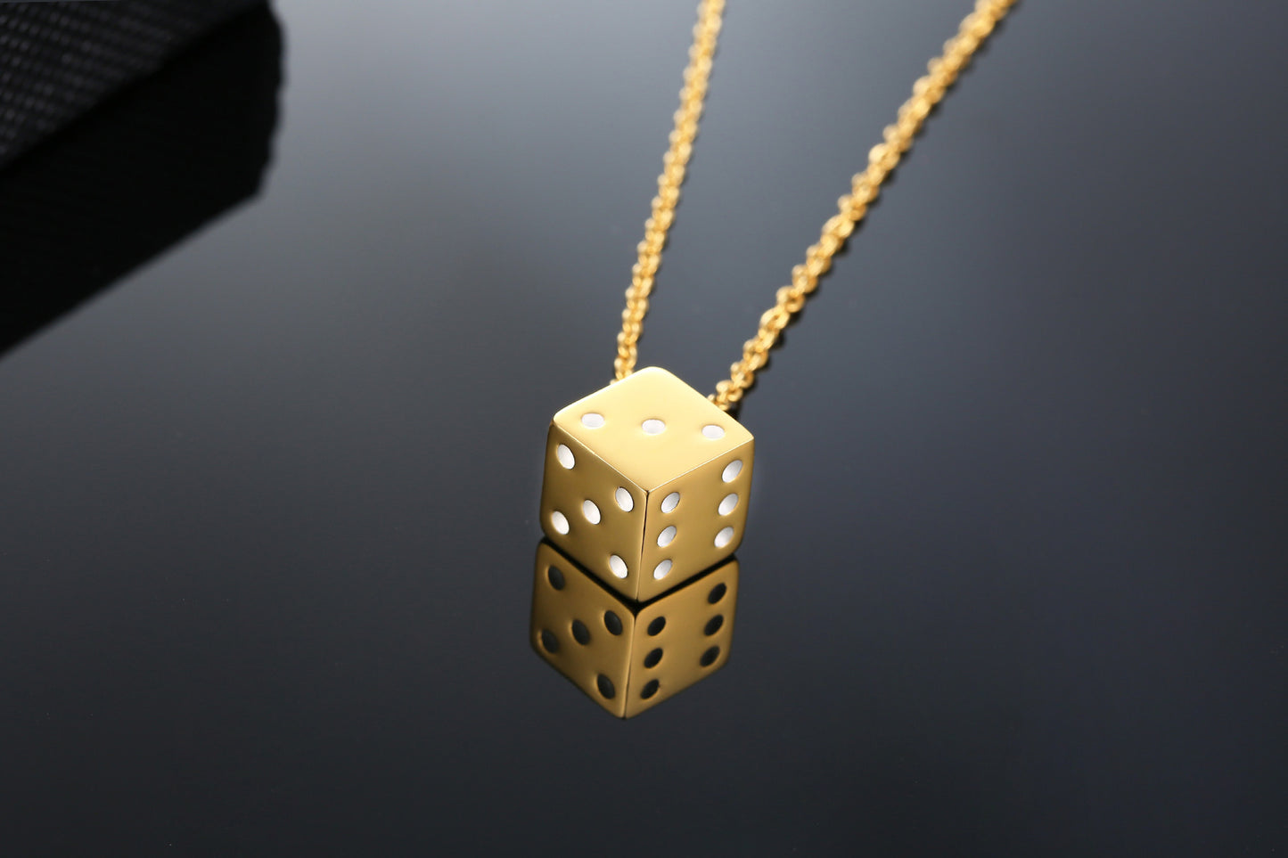 simple style dice stainless steel plating pendant necklace