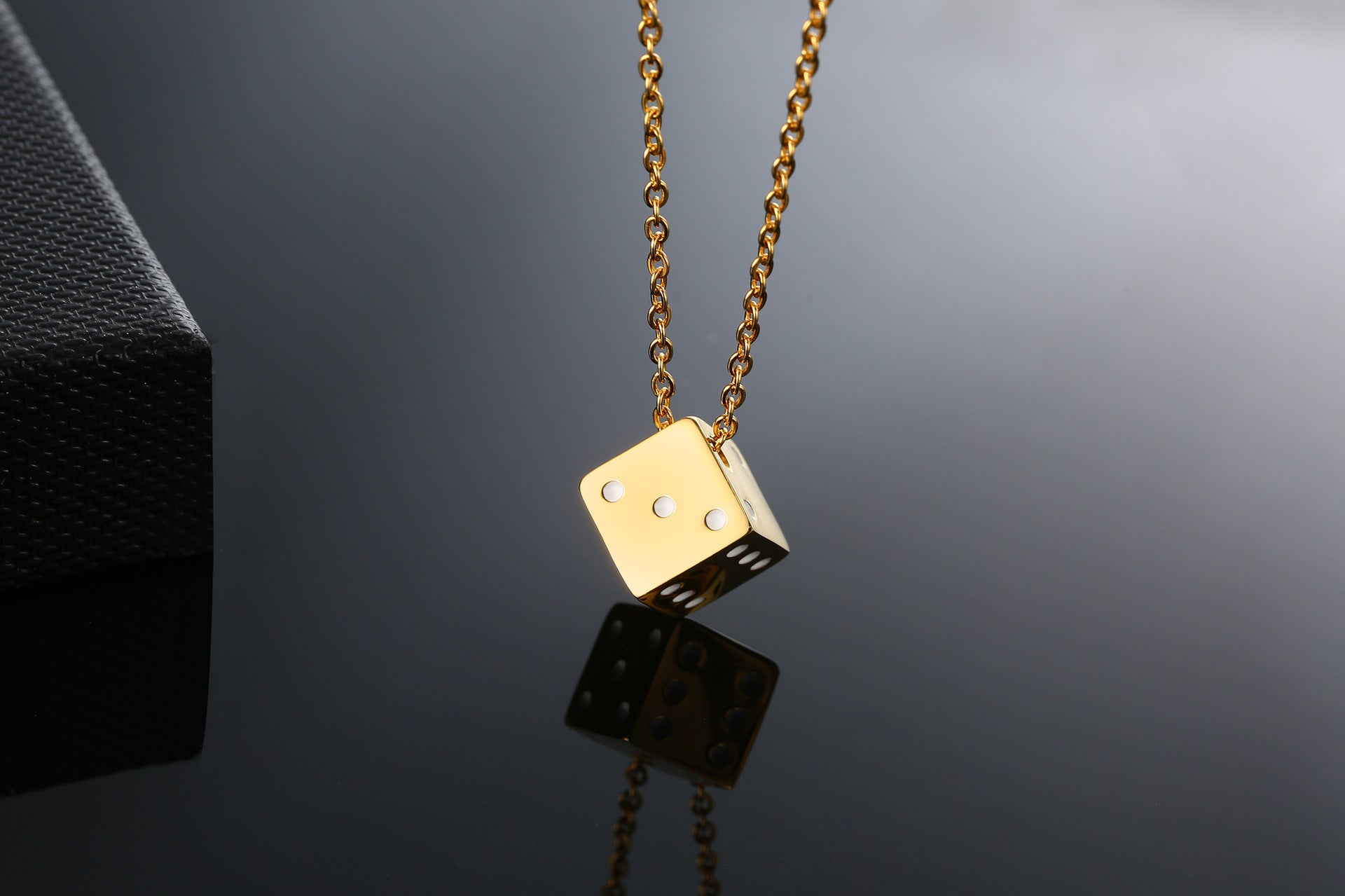 simple style dice stainless steel plating pendant necklace