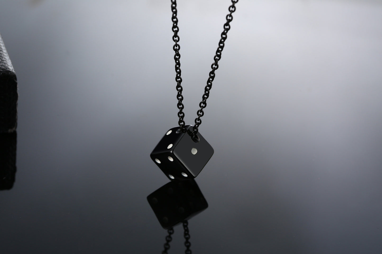 simple style dice stainless steel plating pendant necklace