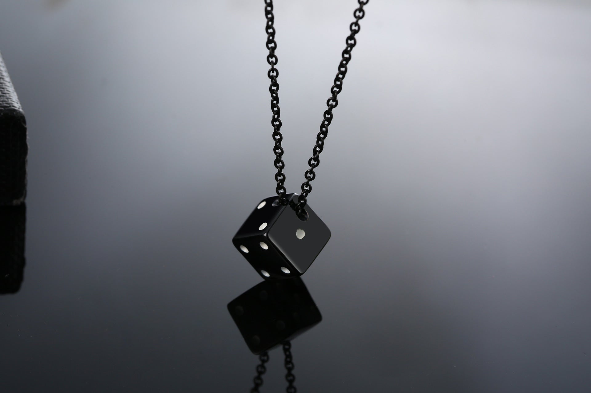 simple style dice stainless steel plating pendant necklace
