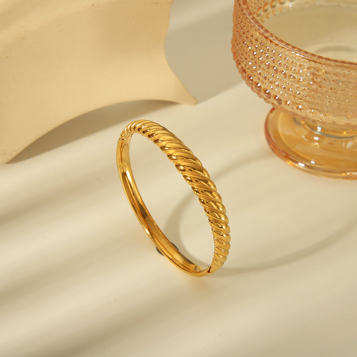 Retro Exaggerated Classic Style Solid Color 304 Stainless Steel 18K Gold Plated Bangle In Bulk