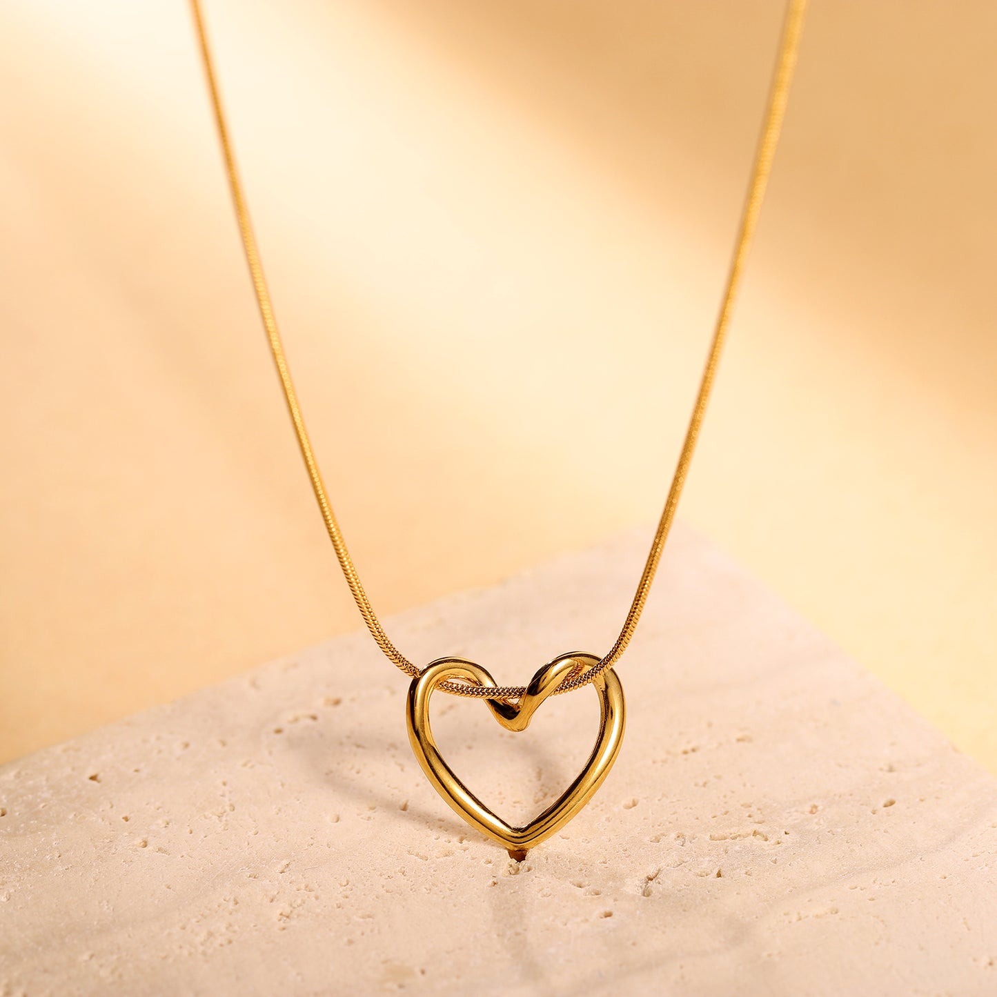 elegant simple style heart shape stainless steel hollow out 18k gold plated pendant necklace